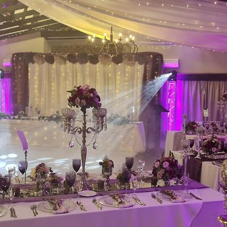 Готель Accolades Boutique Venue Мідранд Екстер'єр фото